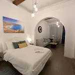 Unique 1 Bedroom Prime Location In *