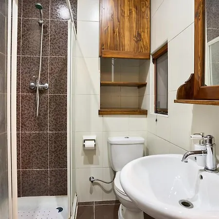 Unique 1 Bedroom Prime Location In Appartement *