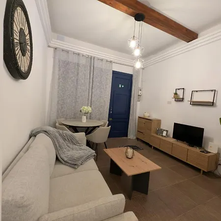 Unique 1 Bedroom Prime Location In