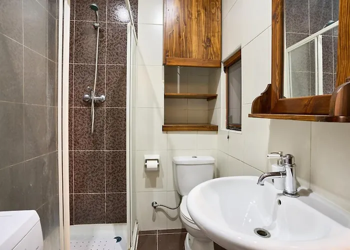 Unique 1 Bedroom Prime Location In Appartement *